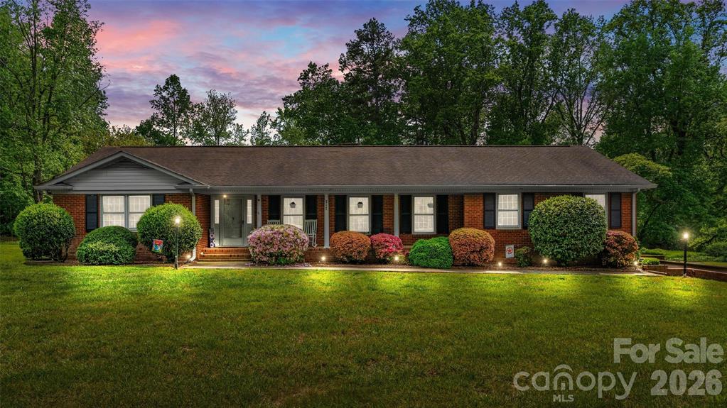 1044 Oakridge Farm Highway, Mooresville photo 1 of 48