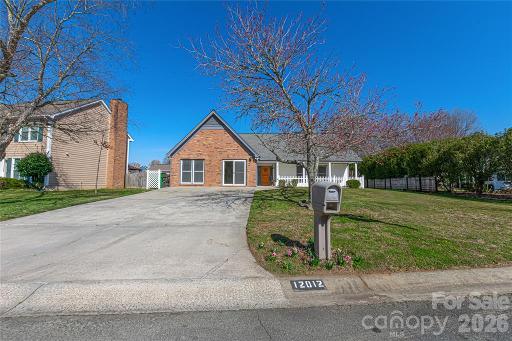 12012 Stainsby Lane, Charlotte photo 1 of 41