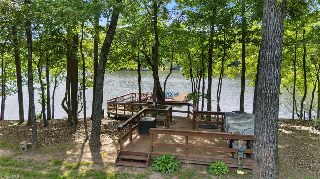 408 Emerald Bay Drive, Salisbury photo 1 of 48